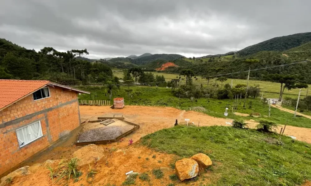 fazenda-s-tio-ch-cara-com-2-quartos-venda-20000m-no-centro-rancho-queimado (33)