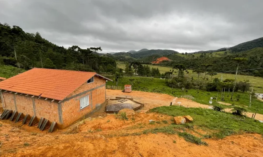 fazenda-s-tio-ch-cara-com-2-quartos-venda-20000m-no-centro-rancho-queimado (37)